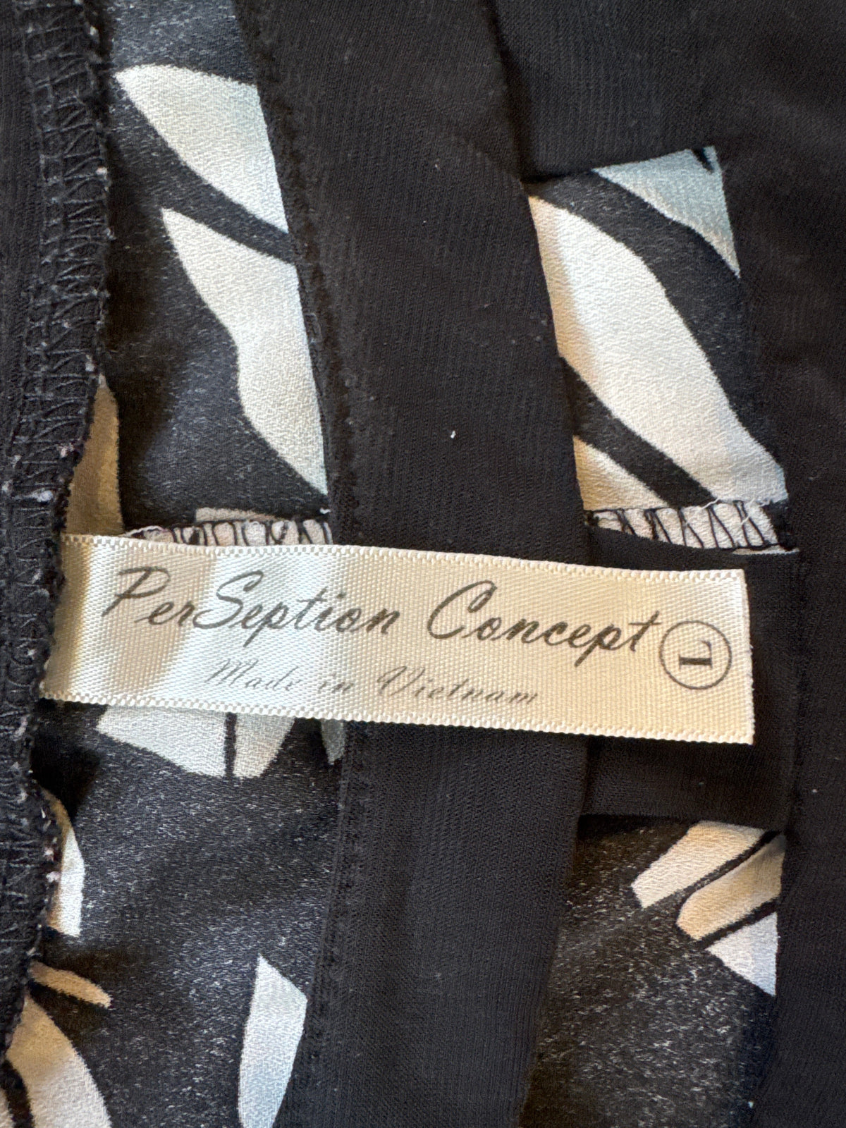 PerSeption Concept Black & White Tropical Leaf Print Top, Size L